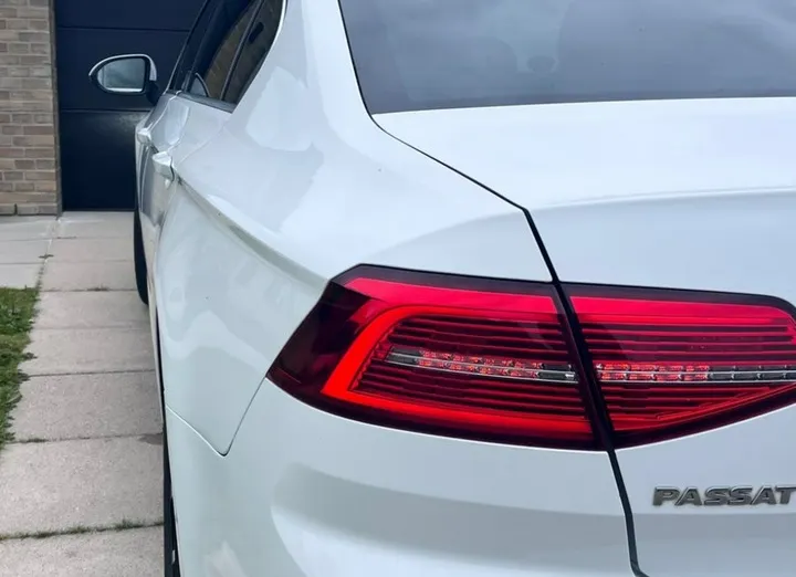 VOLKSWAGEN Passat -