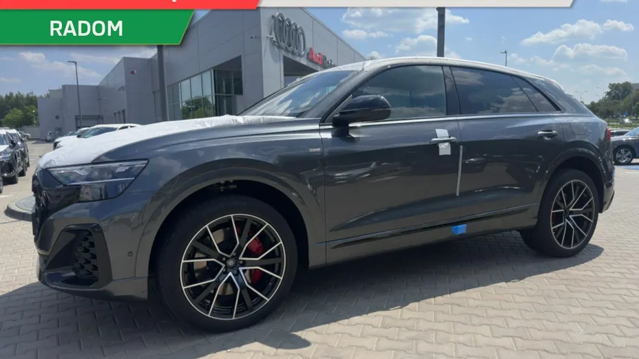 AUDI Q8 -