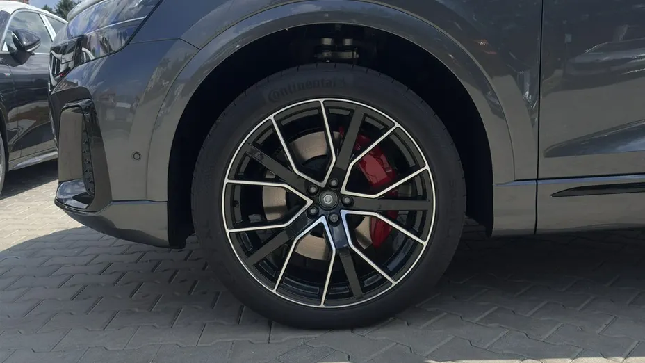 AUDI Q8 -
