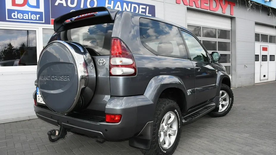 TOYOTA Land Cruiser -