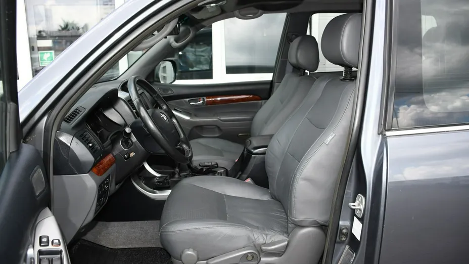 TOYOTA Land Cruiser -