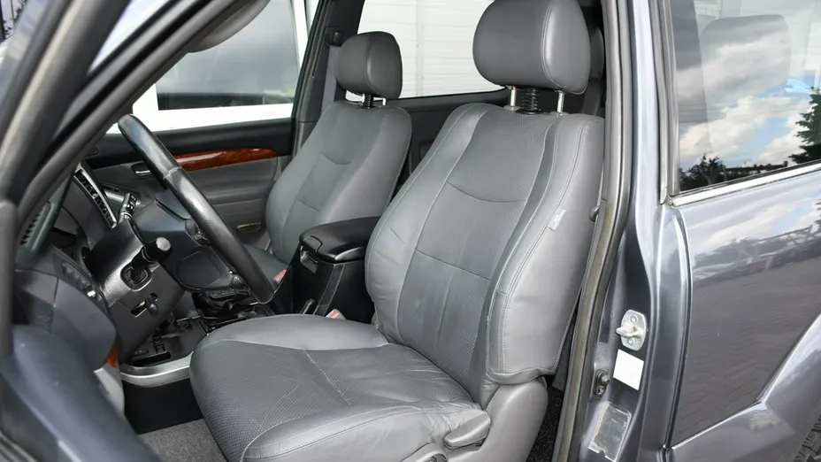 TOYOTA Land Cruiser -