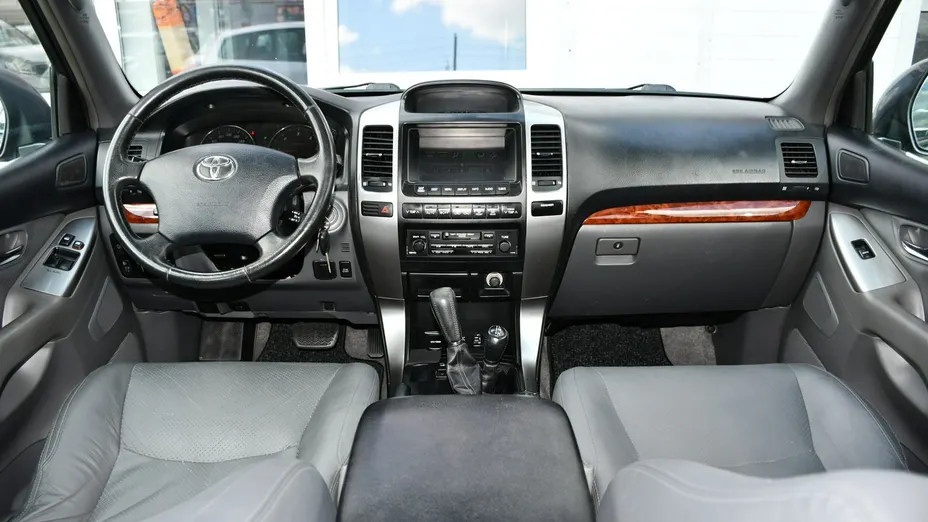 TOYOTA Land Cruiser -