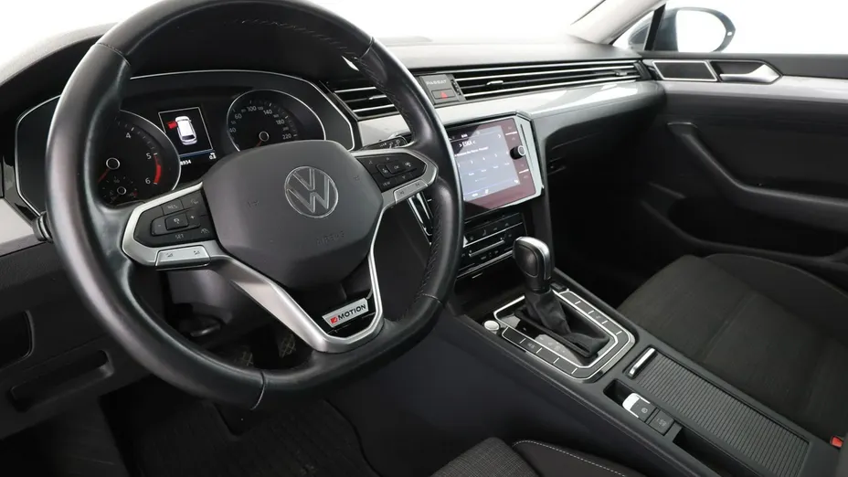 VOLKSWAGEN Passat -