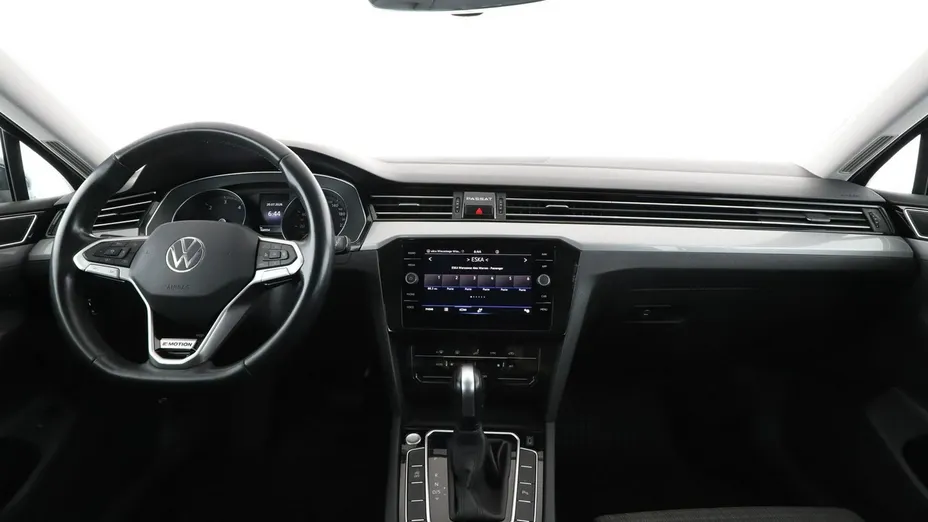 VOLKSWAGEN Passat -