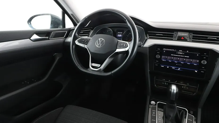 VOLKSWAGEN Passat -