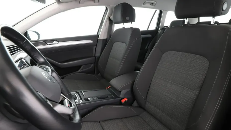 VOLKSWAGEN Passat -