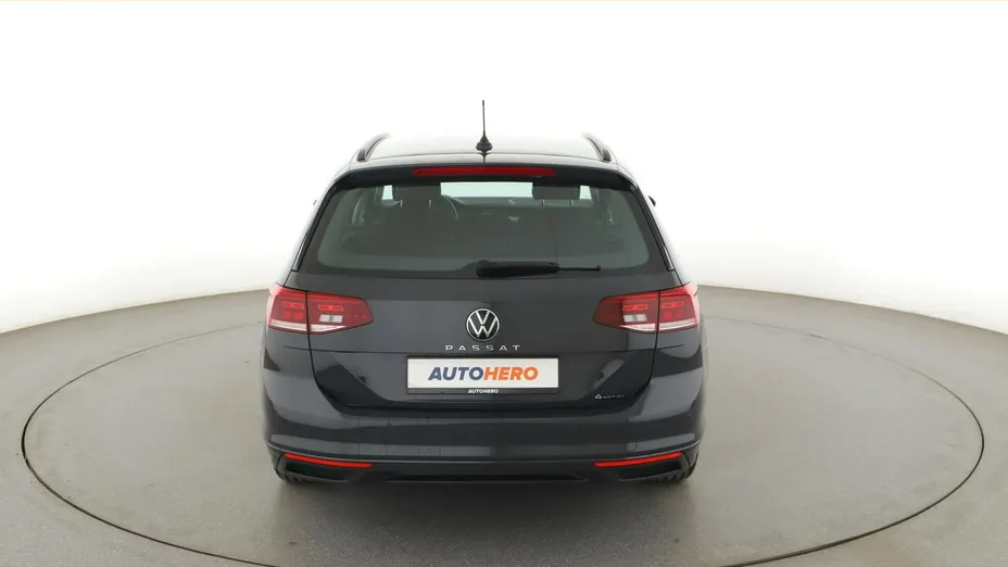 VOLKSWAGEN Passat -