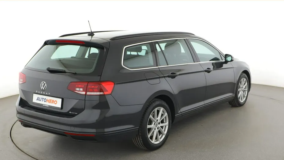 VOLKSWAGEN Passat -