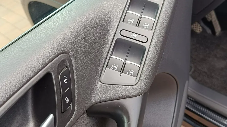 VOLKSWAGEN Tiguan -