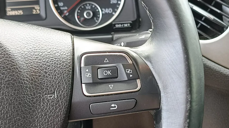 VOLKSWAGEN Tiguan -