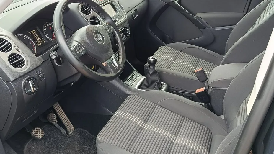 VOLKSWAGEN Tiguan -