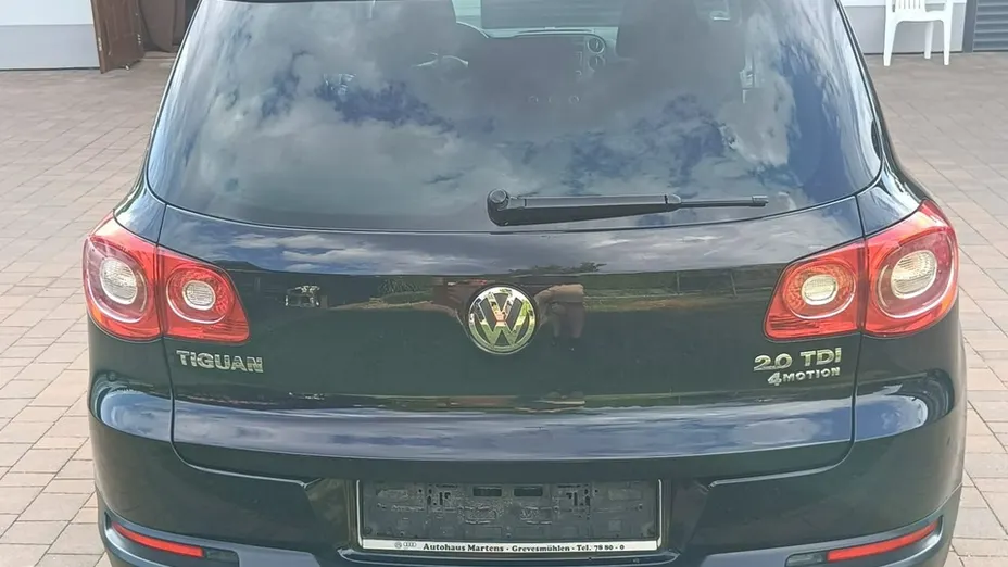 VOLKSWAGEN Tiguan -