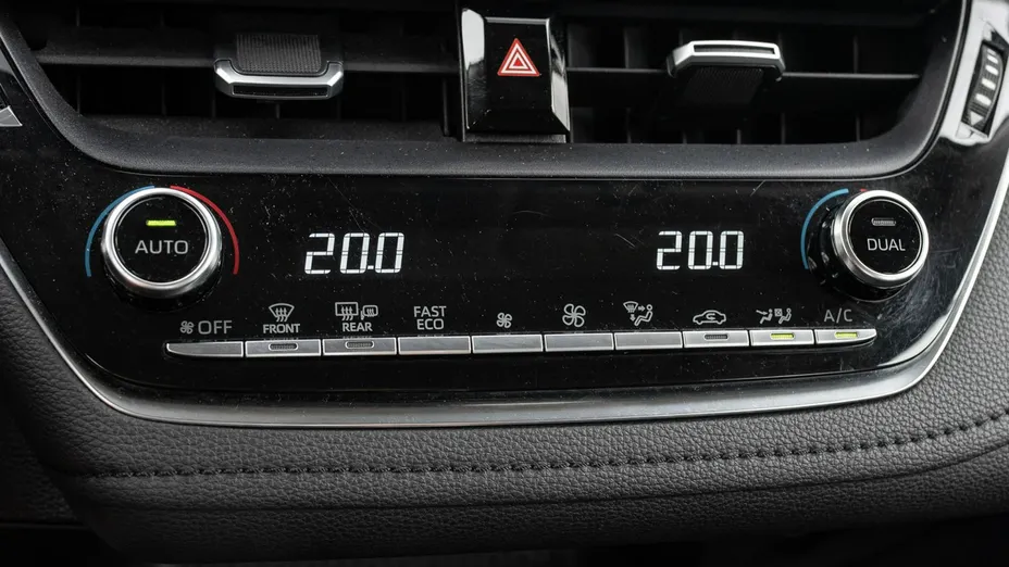 TOYOTA Corolla -
