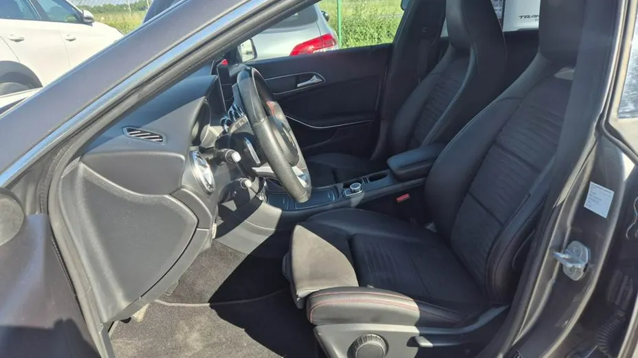 MERCEDES-BENZ CLA -