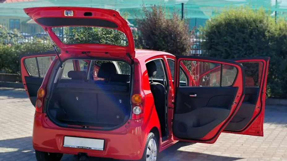 DAIHATSU Cuore -