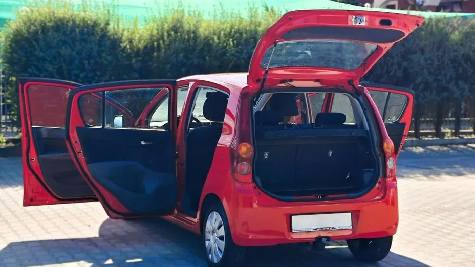 DAIHATSU Cuore -