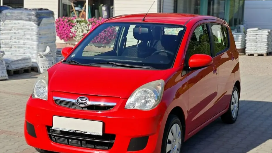 DAIHATSU Cuore -