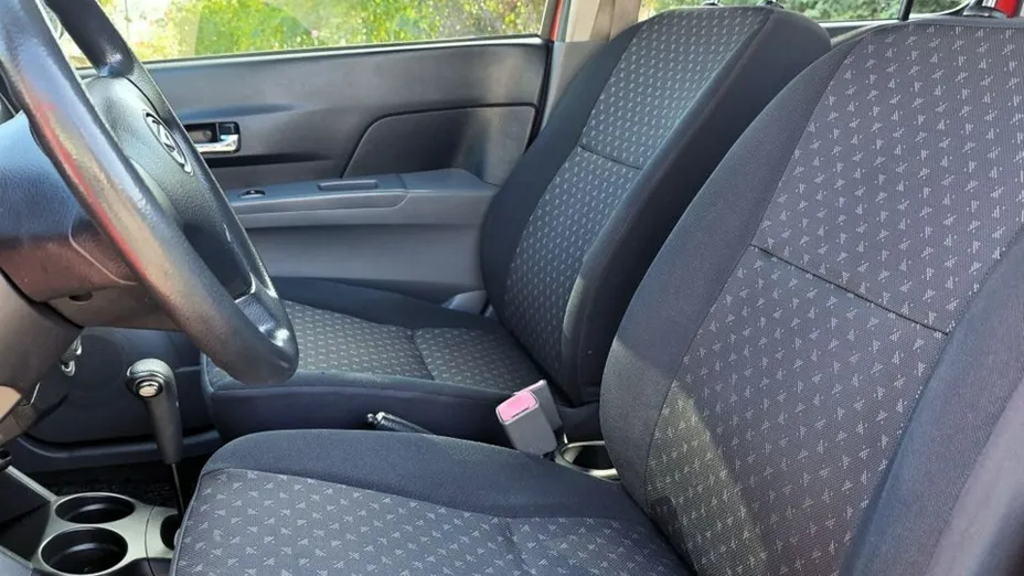 DAIHATSU Cuore -