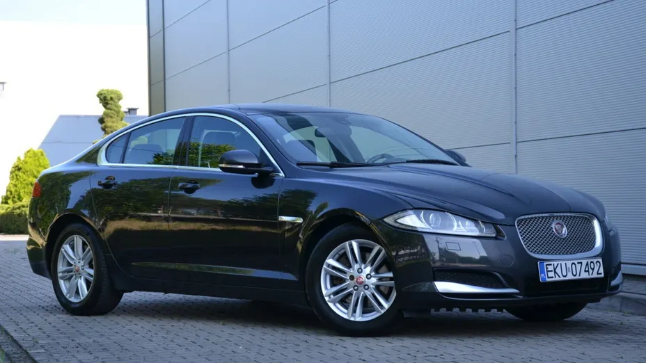 JAGUAR XF -