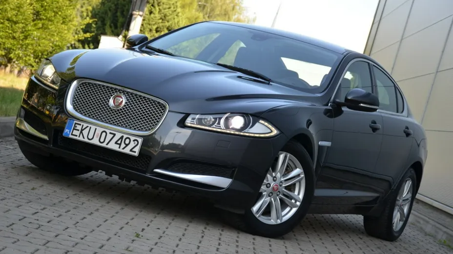 JAGUAR XF -
