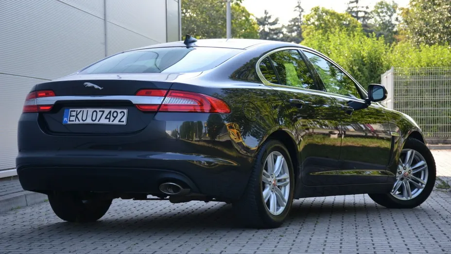 JAGUAR XF -