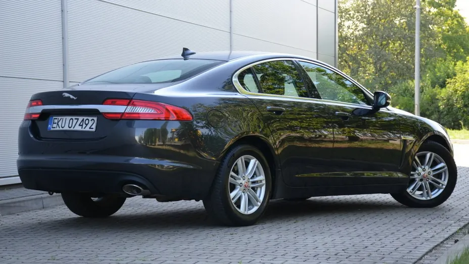 JAGUAR XF -