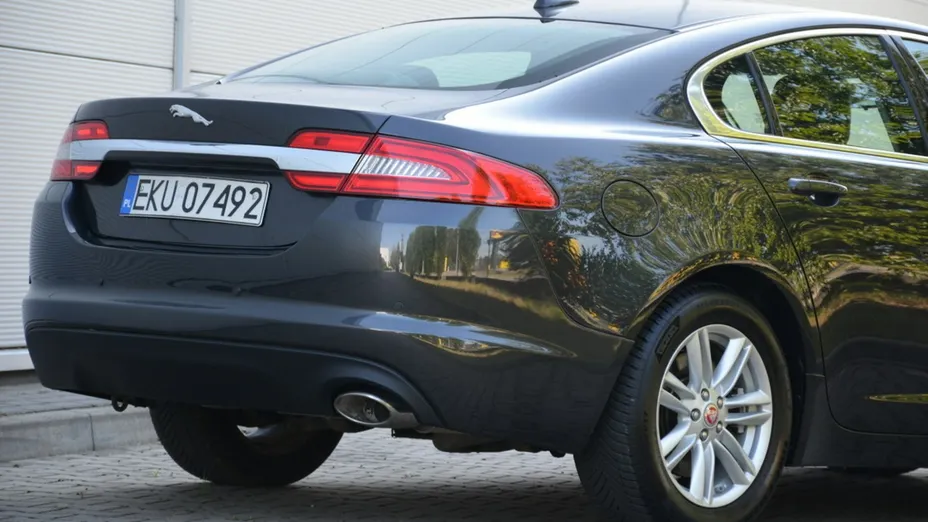 JAGUAR XF -
