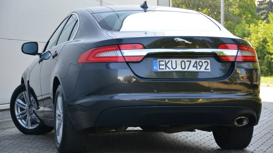 JAGUAR XF -