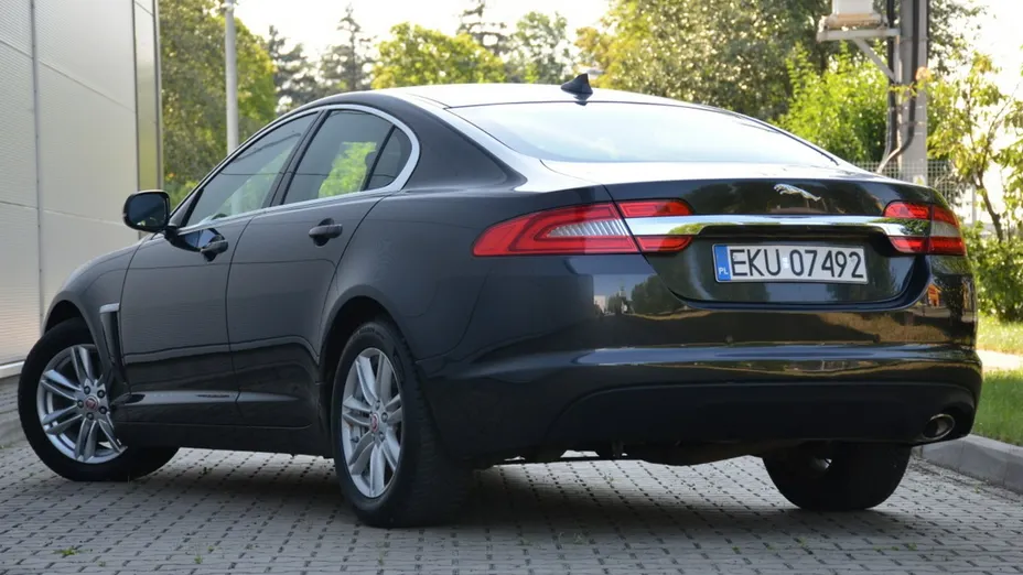 JAGUAR XF -