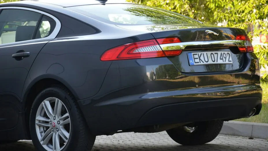 JAGUAR XF -
