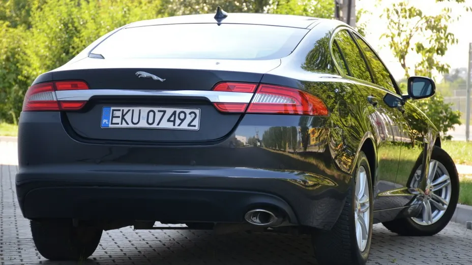 JAGUAR XF -