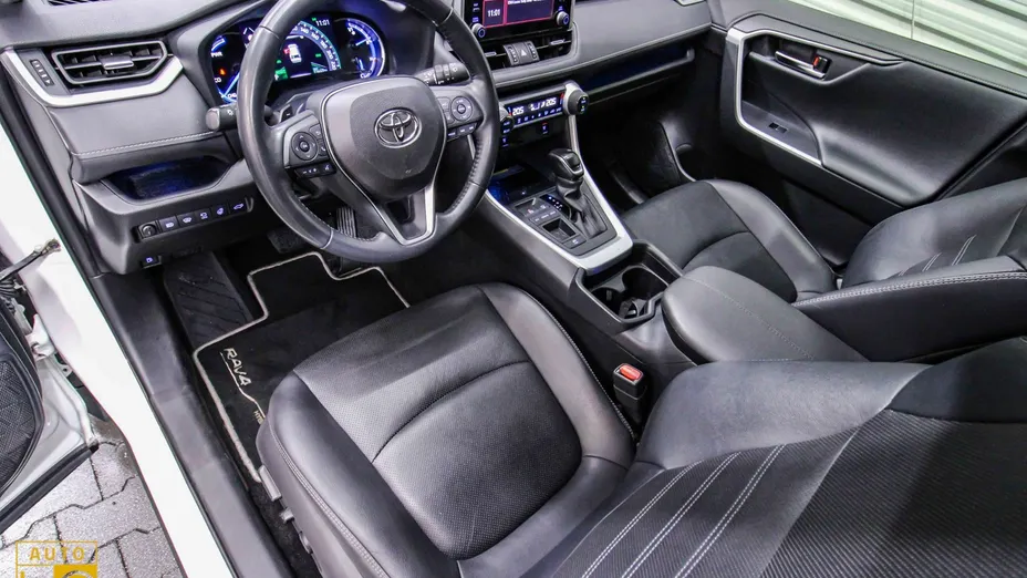 TOYOTA RAV4 -