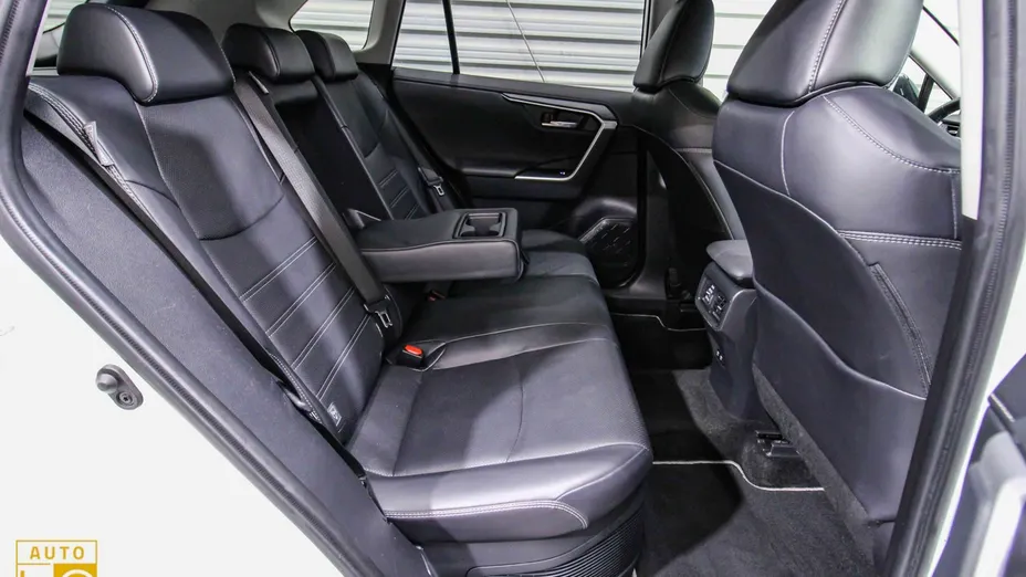 TOYOTA RAV4 -