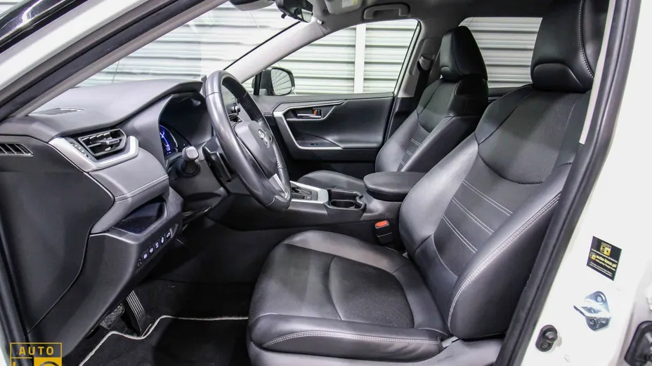 TOYOTA RAV4 -