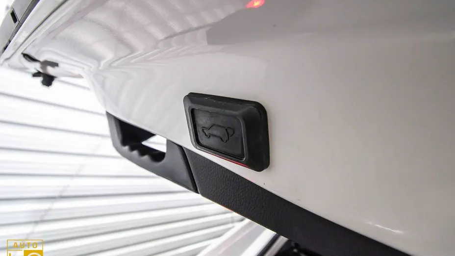 TOYOTA RAV4 -
