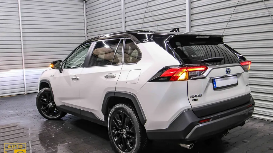 TOYOTA RAV4 -