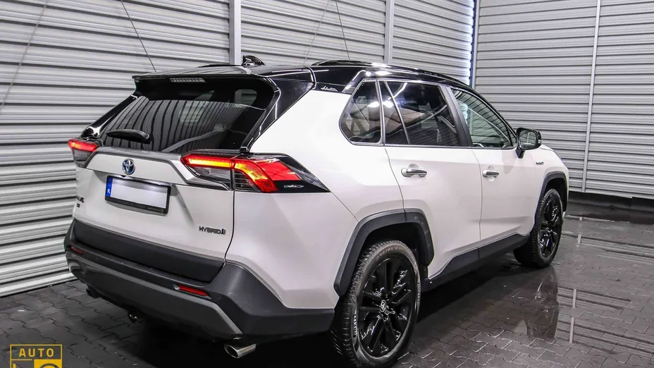 TOYOTA RAV4 -