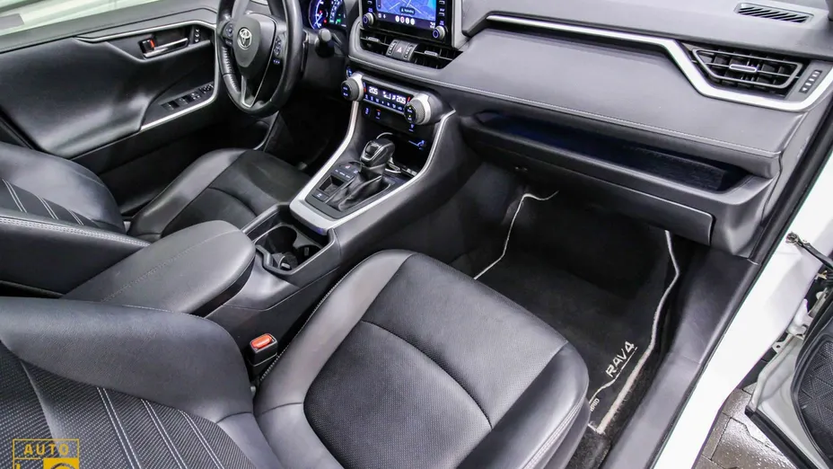 TOYOTA RAV4 -