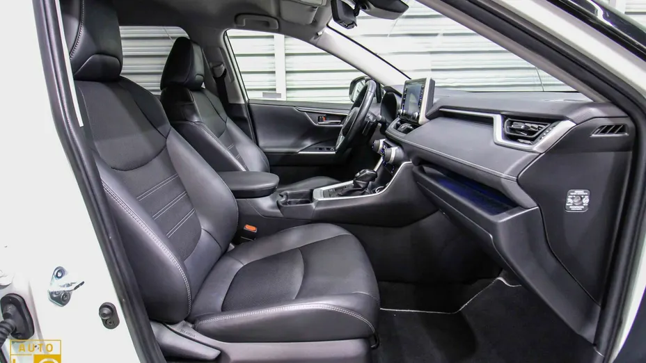 TOYOTA RAV4 -