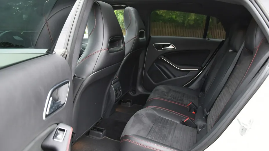 MERCEDES-BENZ CLA -