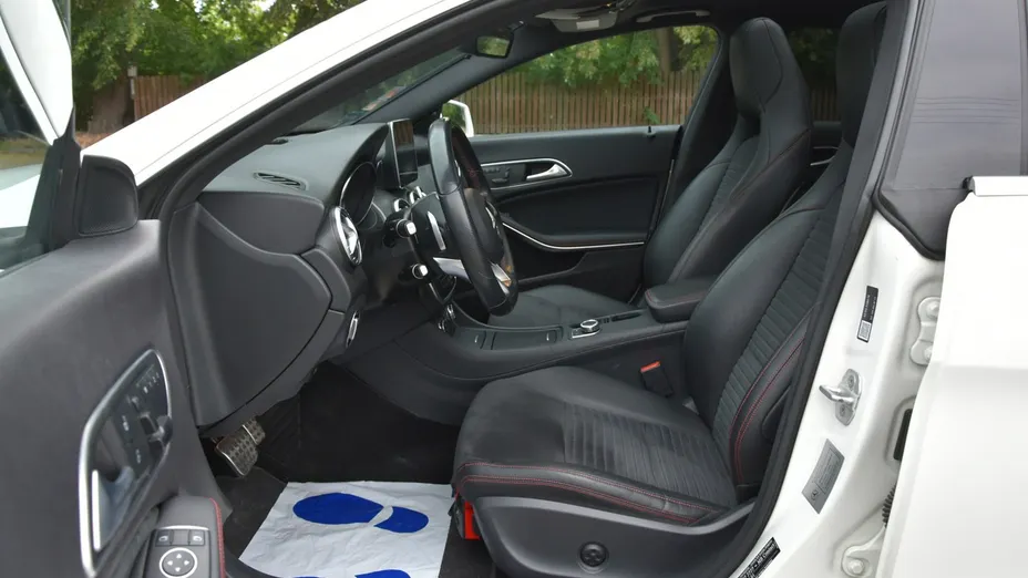 MERCEDES-BENZ CLA -