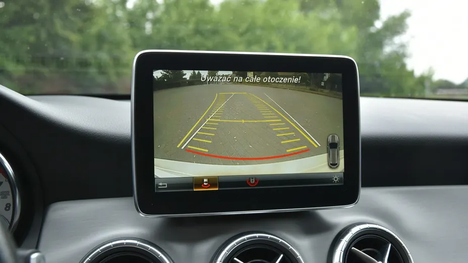 MERCEDES-BENZ CLA -