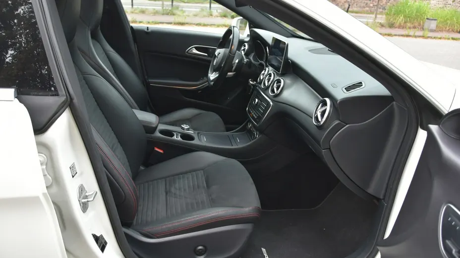 MERCEDES-BENZ CLA -