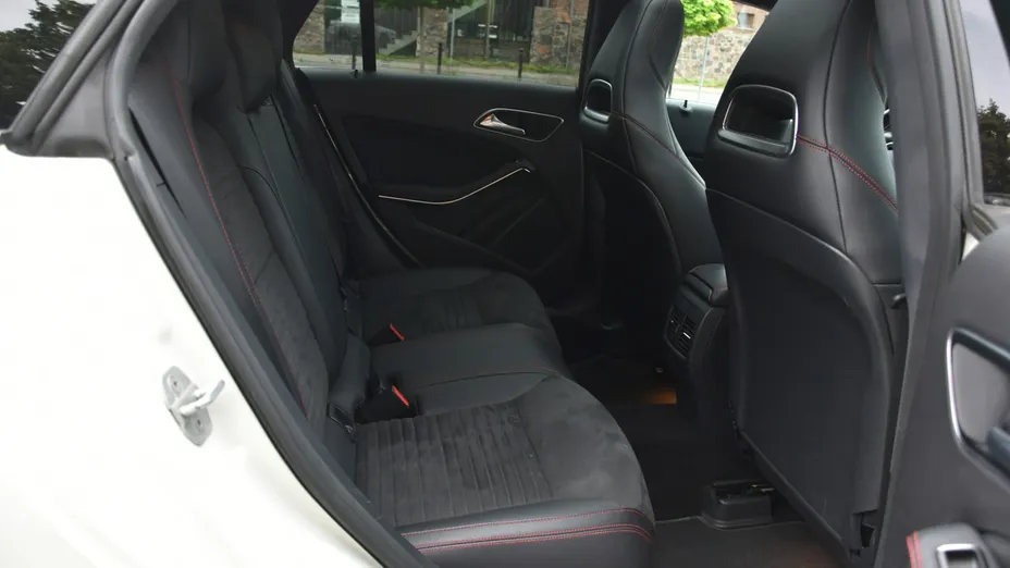 MERCEDES-BENZ CLA -