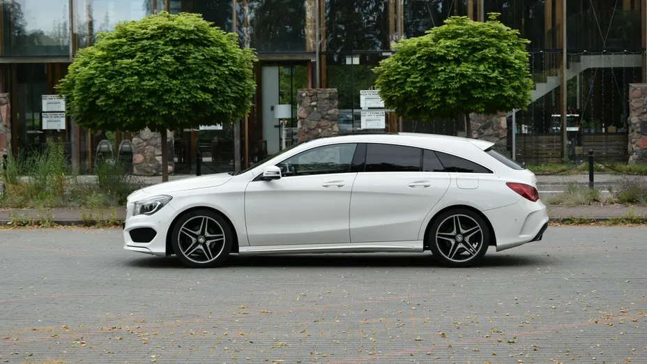 MERCEDES-BENZ CLA -