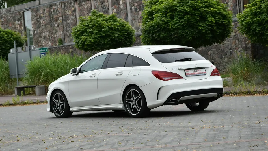 MERCEDES-BENZ CLA -