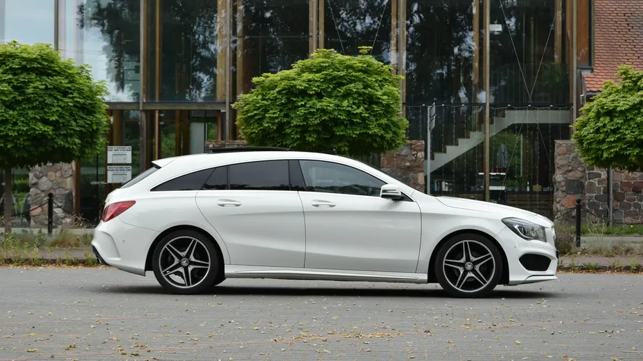 MERCEDES-BENZ CLA -