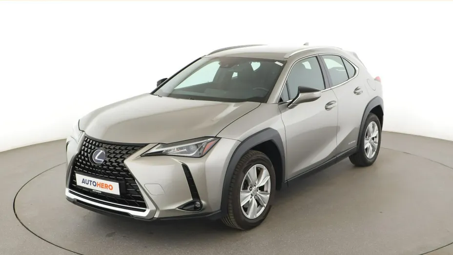 LEXUS UX -