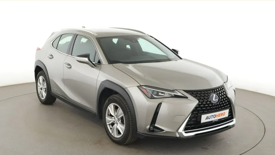 LEXUS UX -